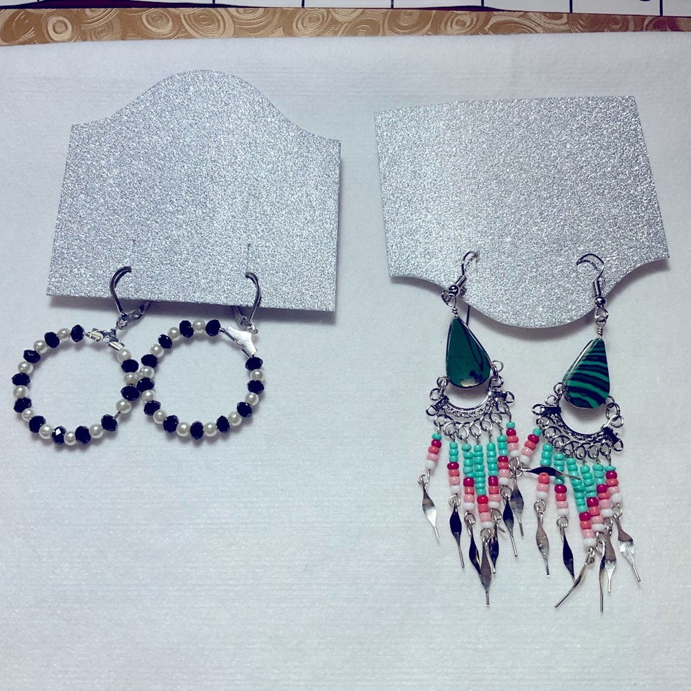 Set of two earrings